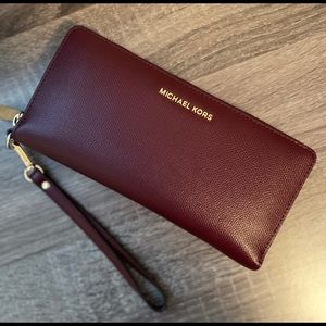Michael Kors Continental Wristlet